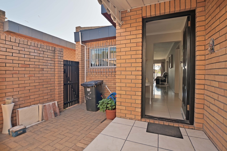 3 Bedroom Property for Sale in Table View Western Cape